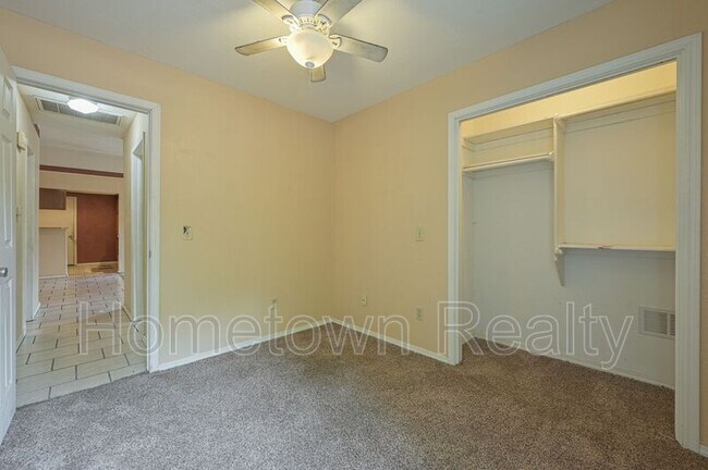 Building Photo - 2000 Twisted Oak Cir