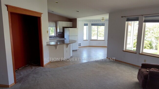 Building Photo - 2+ bed, 2 bath home in Sun Meadows, Sequim