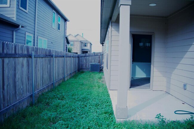 Building Photo - 211 Pitkin Dr