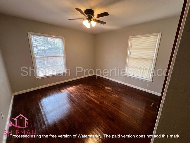 Building Photo - 3917 Maple Ave