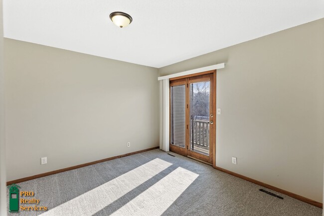 Building Photo - 3 bedroom Townhome in Inver Grove Heights