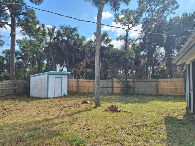 Building Photo - 3BR 2BA 1 Car Garage, Edgewater