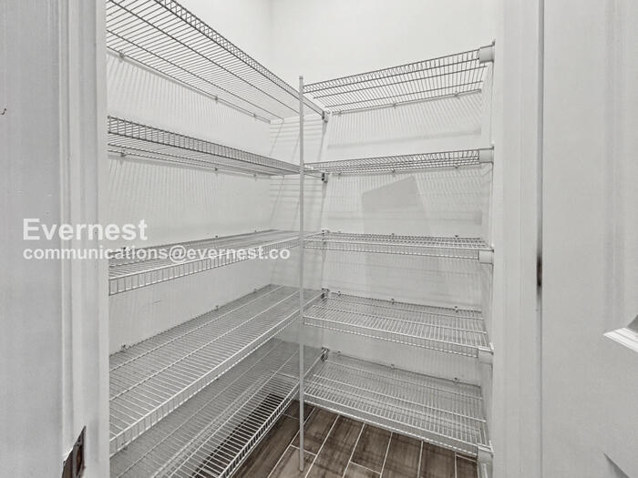 Building Photo - 6750 Midland Dr