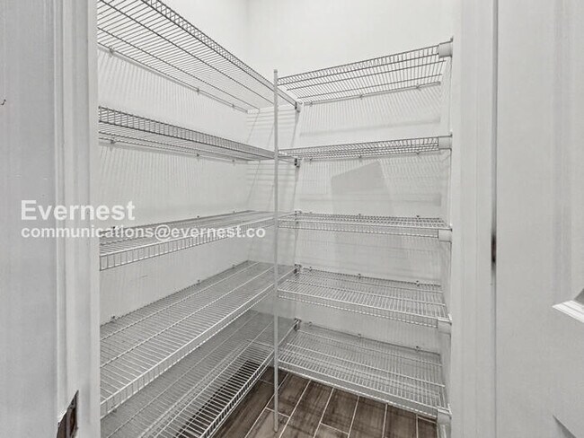 Building Photo - Limited Time Special Offer / 4 Bed, 3.5 Bath Home with Garage / Pet-Friendly / Vouchers Accepted ...