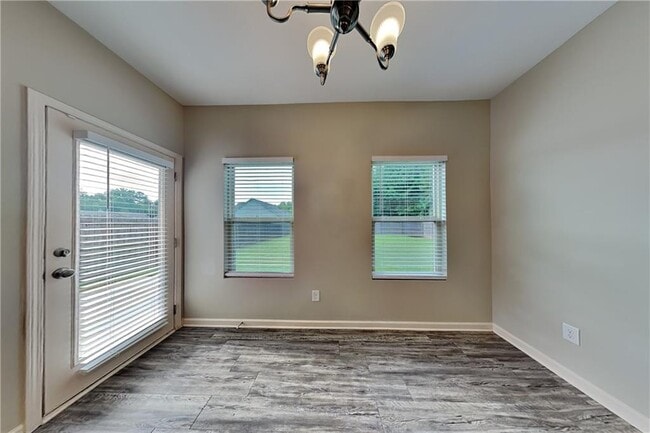 Building Photo - 354 Hawthorn Dr