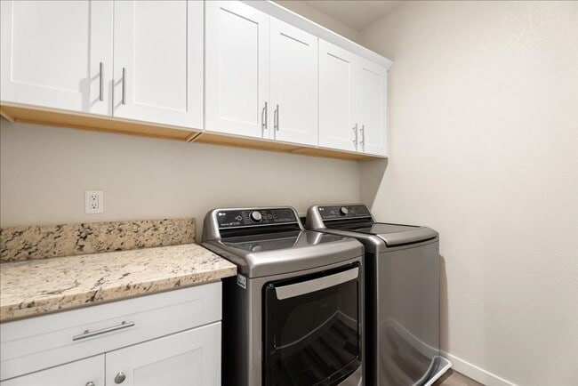 Building Photo - 6200 Fowler Ave