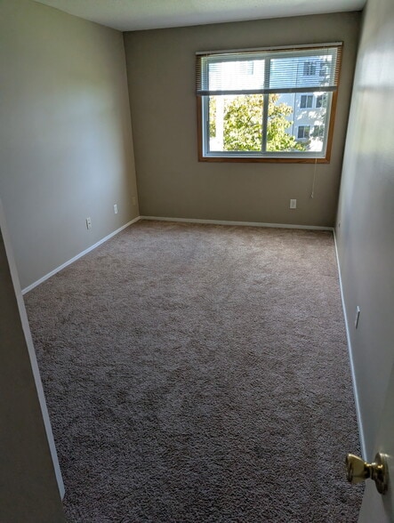Second Bedroom - 122 Demont Avenue East