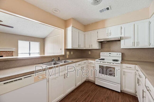 Building Photo - 4724 Berridge Ln