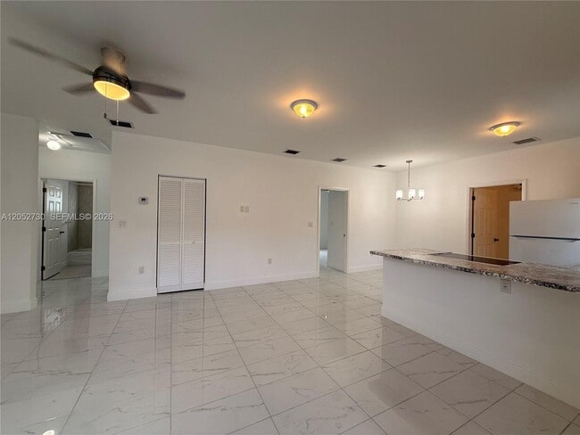 Building Photo - 3027 NW 23rd Ave