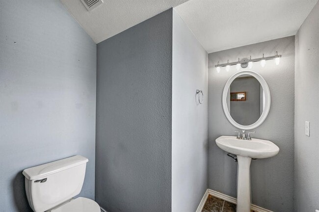 Building Photo - 214 Briarwood Dr