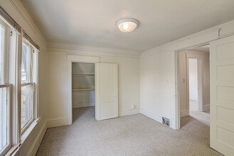 Building Photo - 1215 NE 55th St