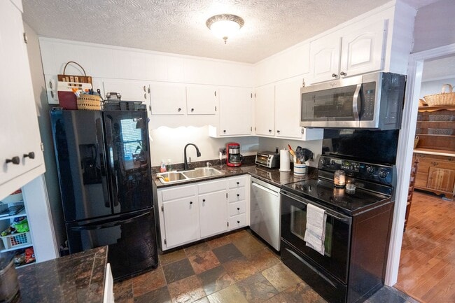 Building Photo - 564 Huntington Pkwy
