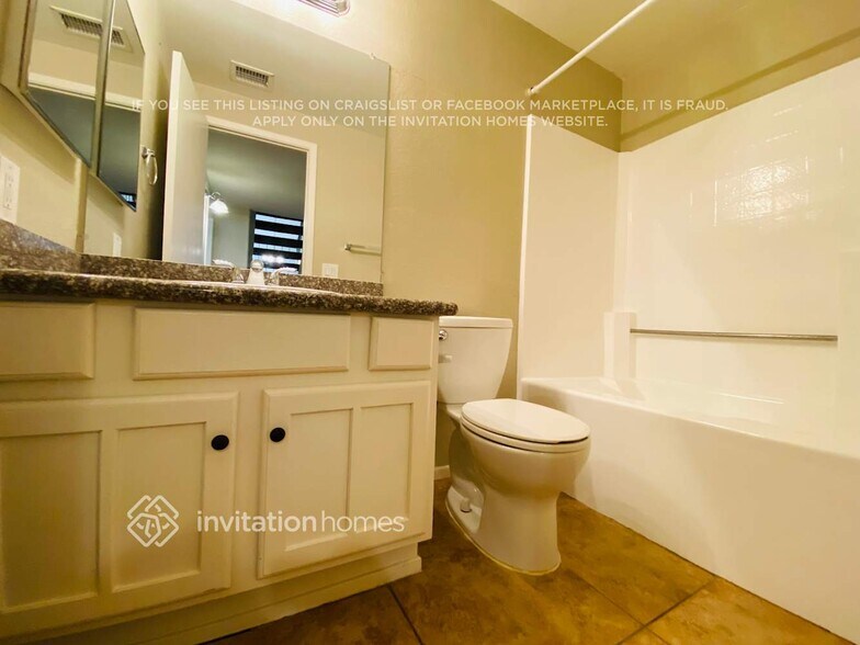 Building Photo - 953 E Manor Dr