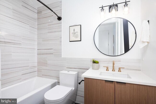 Building Photo - 1316 8th St NW