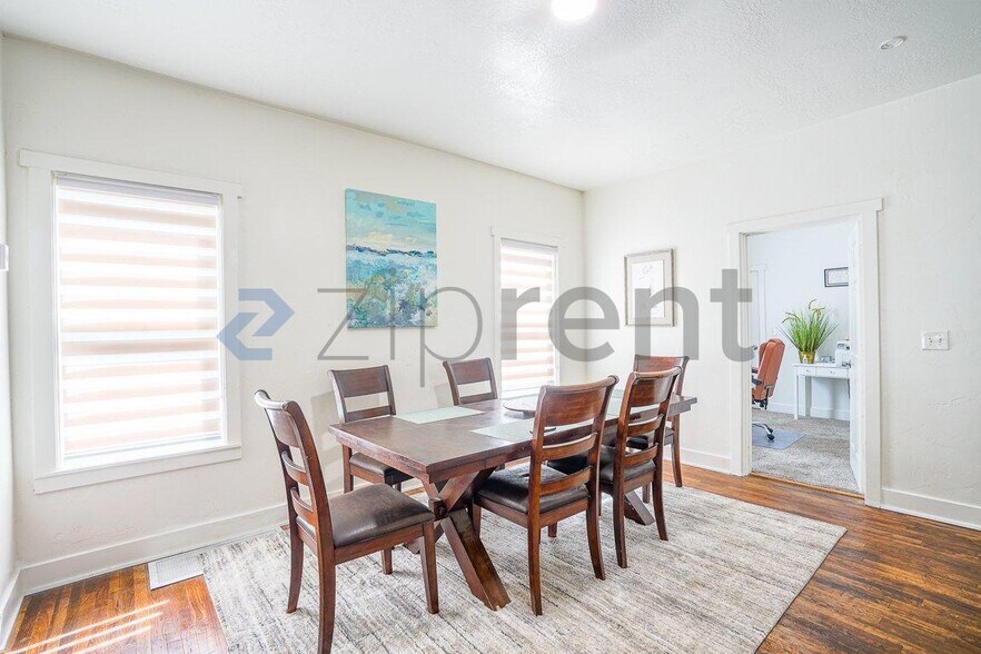 Building Photo - Unit A
