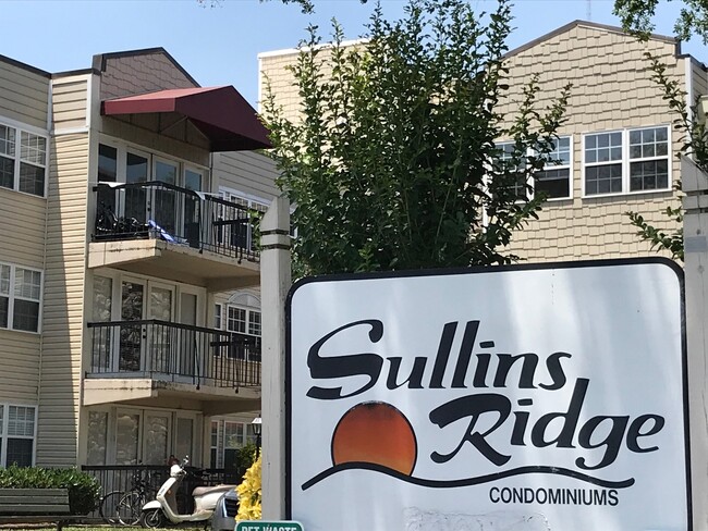 Building Photo - 2BA/ 2BR Condo located near University of ...