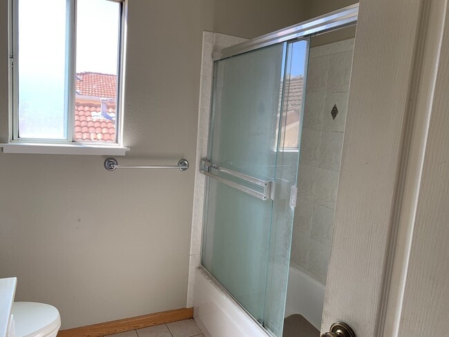 Building Photo - Beautiful Pittsburg Home