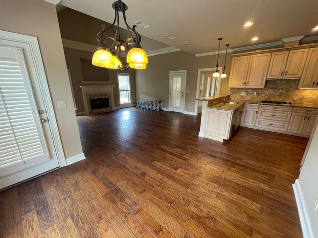 Building Photo - Beautiful 5 Bedroom 3 Bath In Taylor Lakes...
