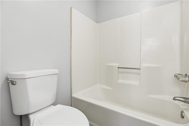 Building Photo - 3447 Kingswood Run
