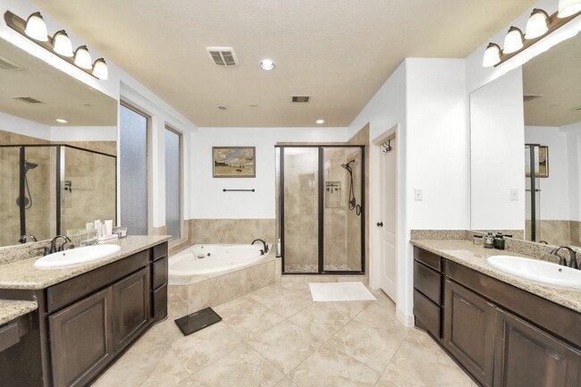 Building Photo - 10410 Mossback Pine Rd