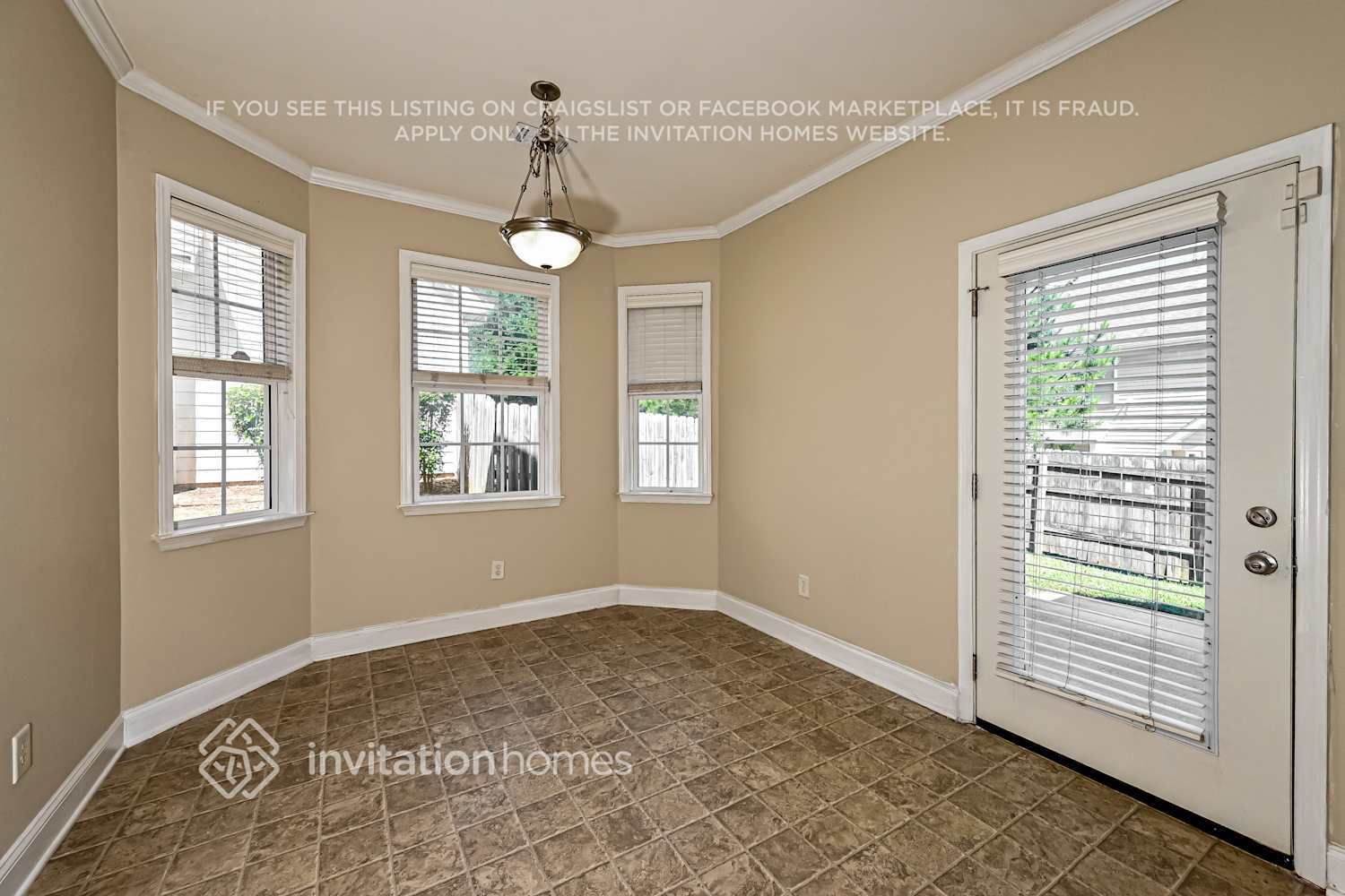 Building Photo - 909 Lakeside Ct