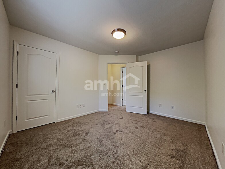 Building Photo - 1731 Freiburg Dr