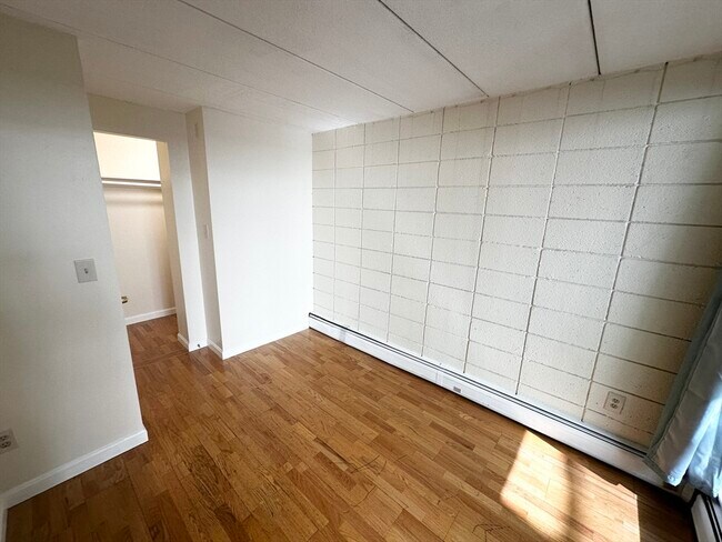 Building Photo - 26 Inman St
