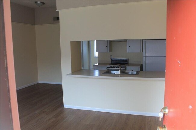 Building Photo - 2408 Longview St