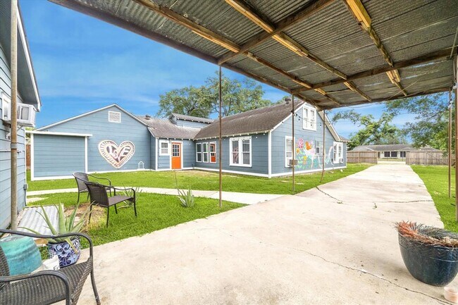 Building Photo - 714 Janisch Rd