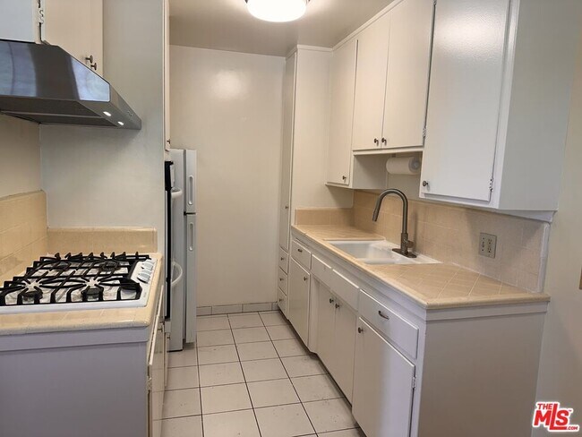 Building Photo - 5411 S Centinela Ave