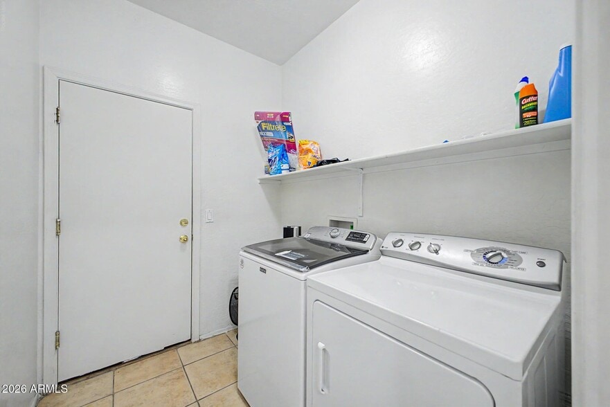 Building Photo - 13271 W Clarendon Ave