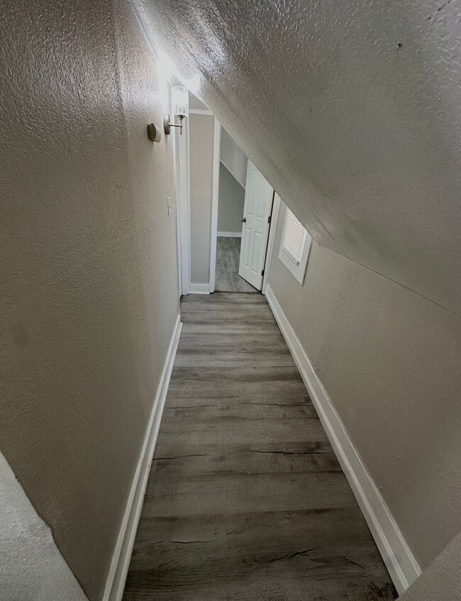 Building Photo - 3 bedroom 1 bath