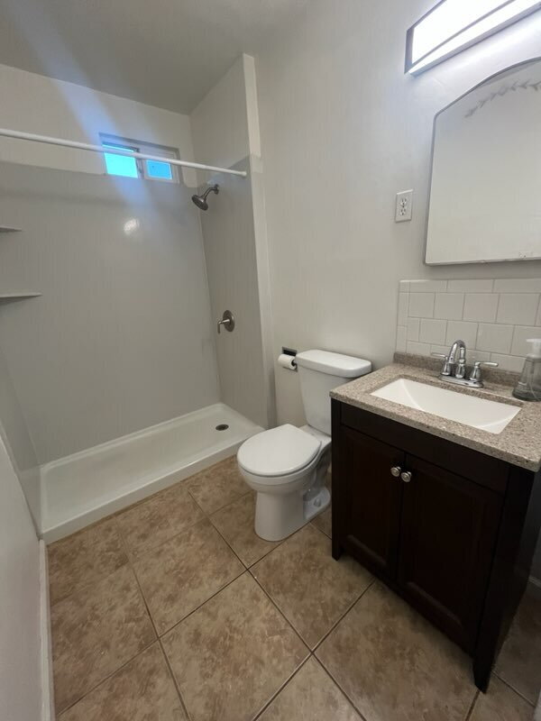 Building Photo - 1 bed 1 bath unit available close to downtown Tracy