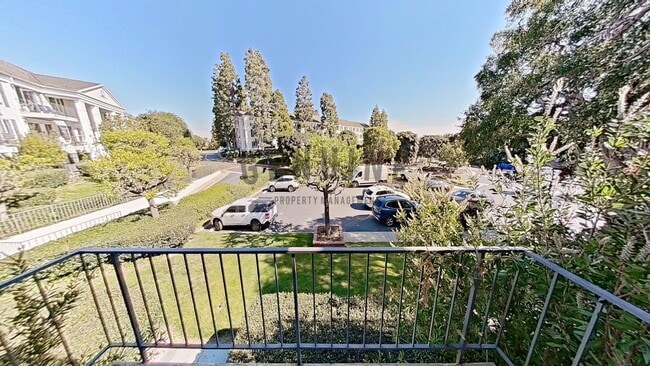 Building Photo - Remodeled 2Bd 2Ba Condo in Newport