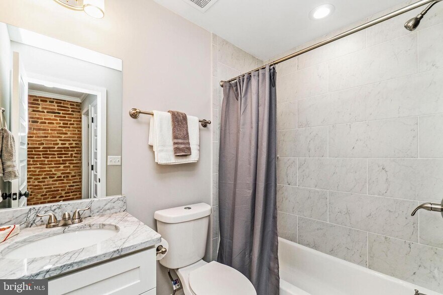 Building Photo - 1530 Covington St