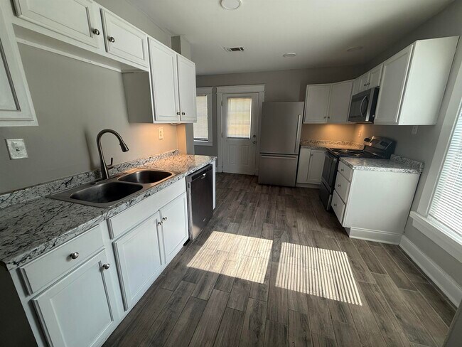 Building Photo - 2078 Walker Ave