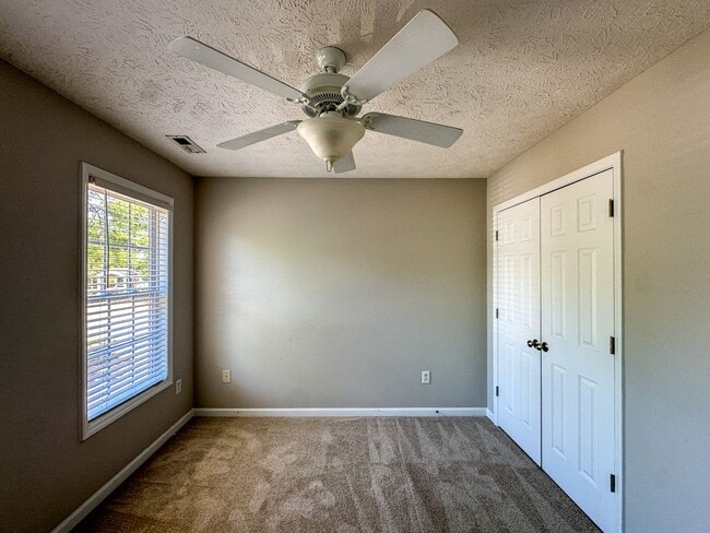 Building Photo - Spacious 4 Bed 2.5 Bath Home in Carolina Lakes