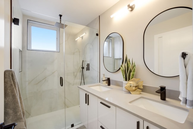 Building Photo - Immaculate NEW CONSTRUCTION Seattle Townhome w/ a Rooftop Deck and Parking Space!