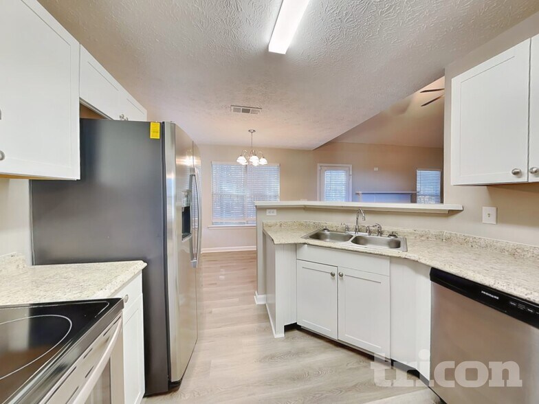 Building Photo - 266 Summer Hill Cir