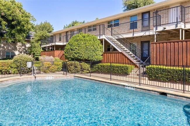 Building Photo - 7718 Royal Ln