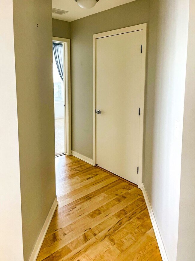 Building Photo - 21st Floor Corner Unit | Downtown Luxury Living w/ Balcony, Parking & Amenities
