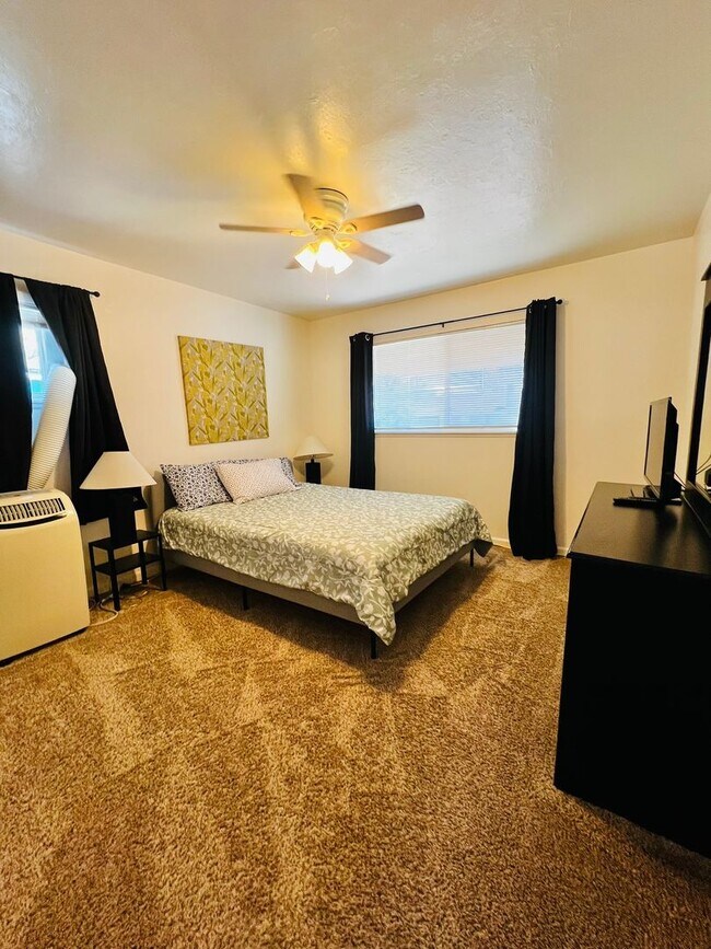 Building Photo - 1643 Stewart St