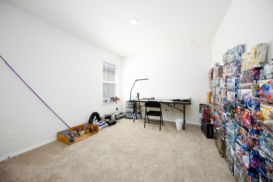 Building Photo - 4843 Vogesite