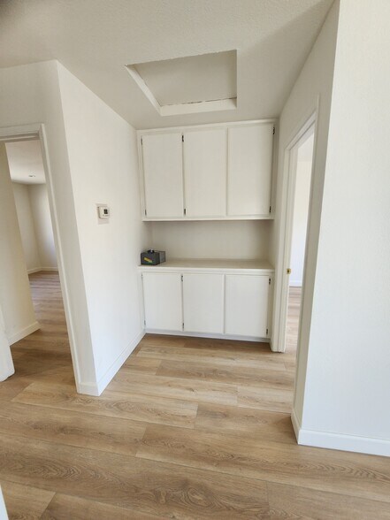 Building Photo - 625 N Angeleno Ave