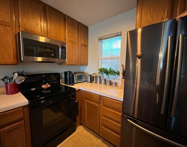 Appliances under 3 years old - 2960 W Stuart St