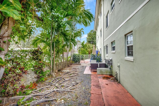 Building Photo - 45 Antilla Ave