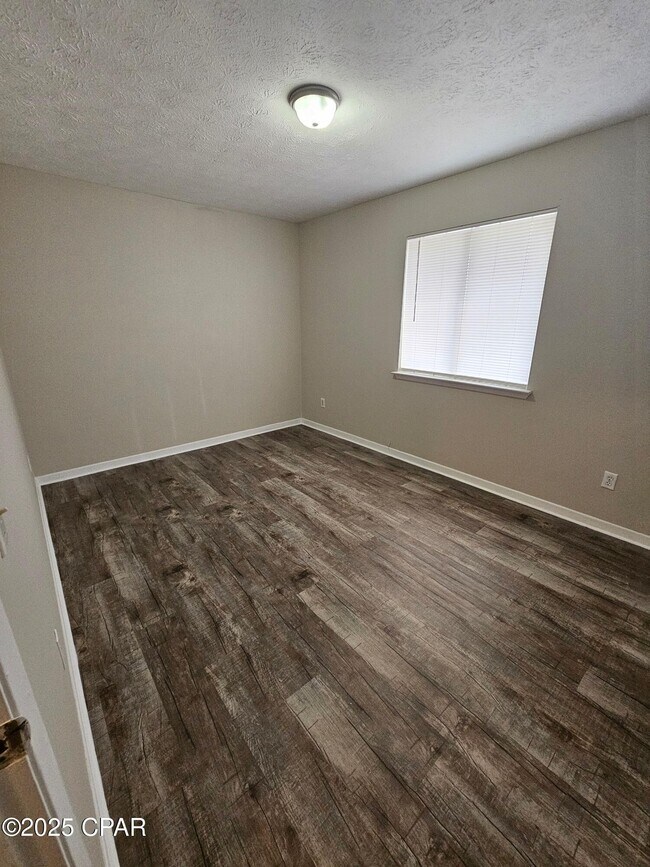 Building Photo - 6405 Lenawee St