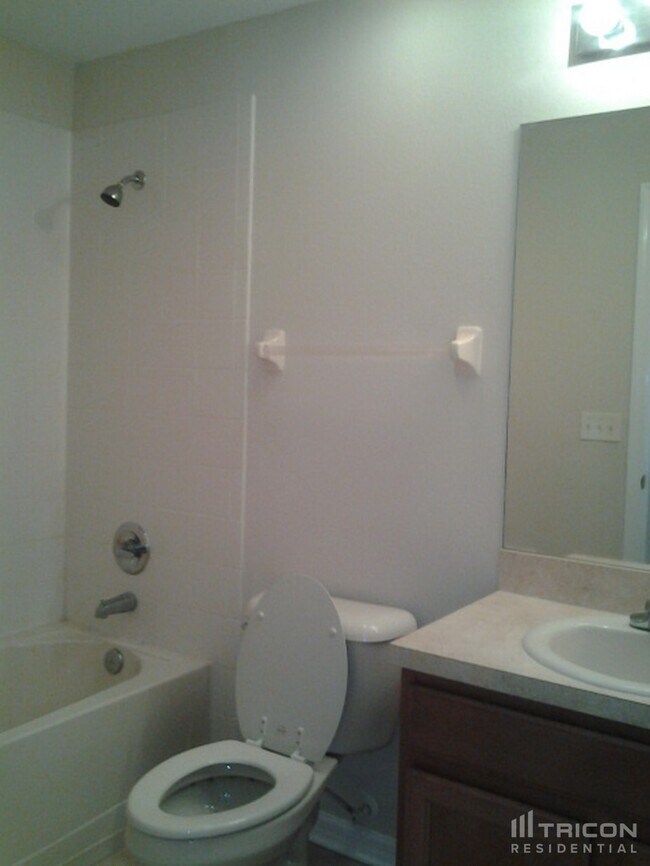 Building Photo - 35045 Meadow Reach Dr