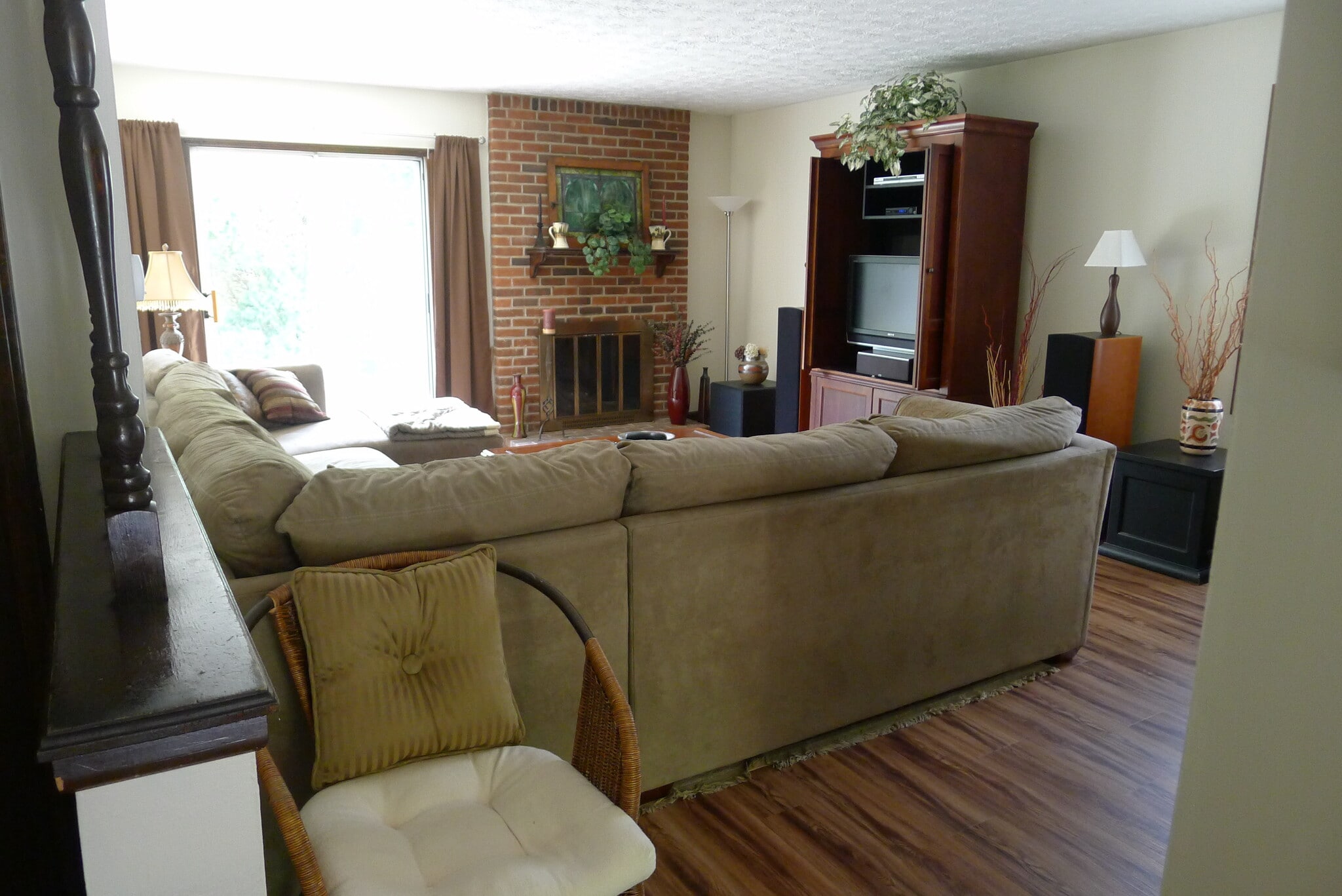 Building Photo - 881 Bluffway Dr