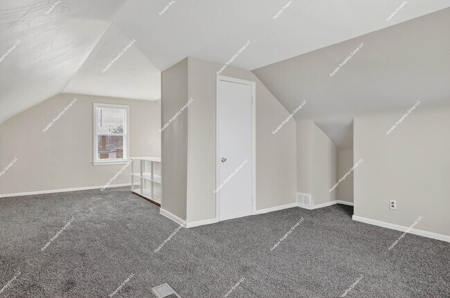 Building Photo - Charming Recently Renovated 3-Bedroom Bungalow in Detroit!